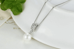 Pendant Pearl Necklace